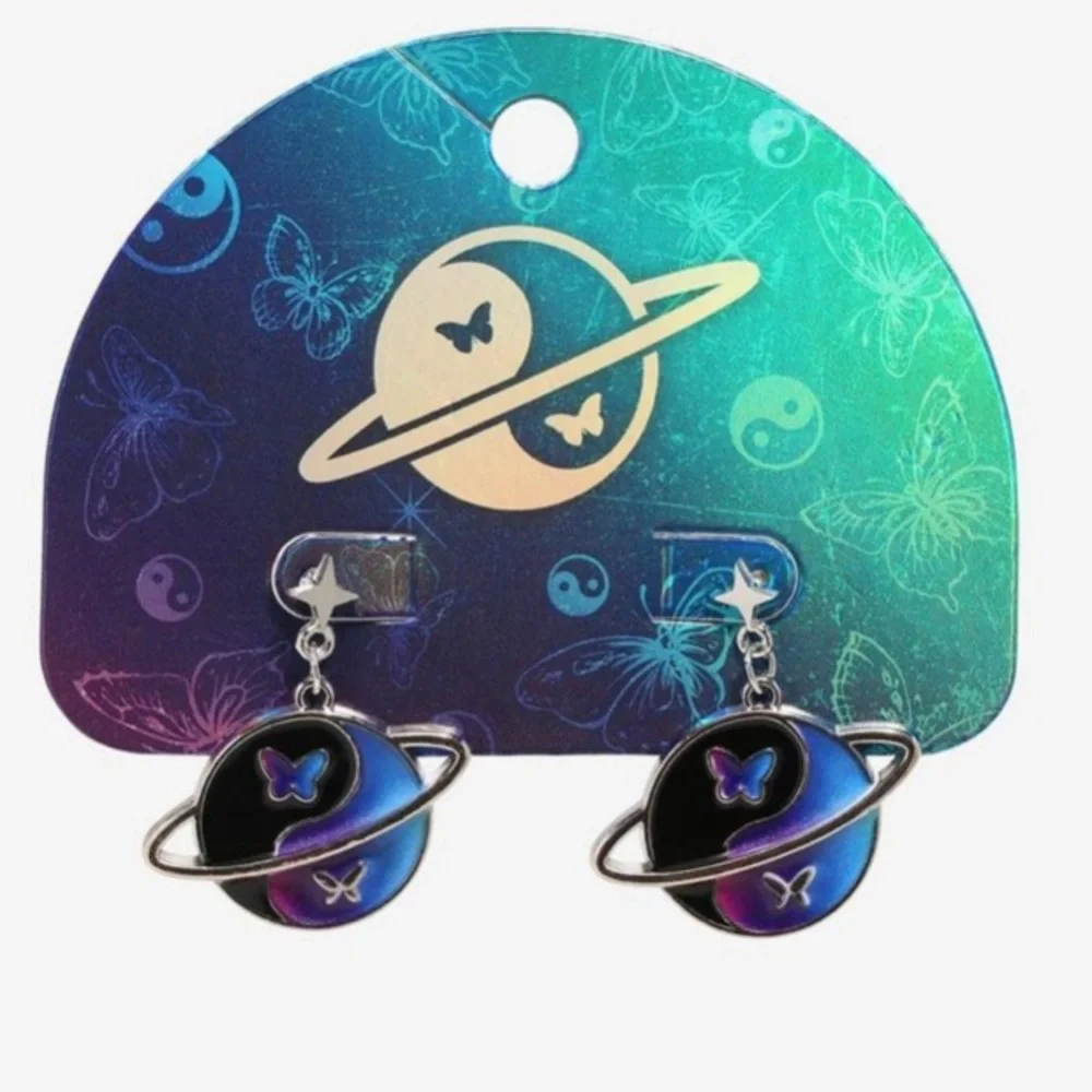🪐Planetary Butterfly Drop Earrings Hot Topic🪐‎